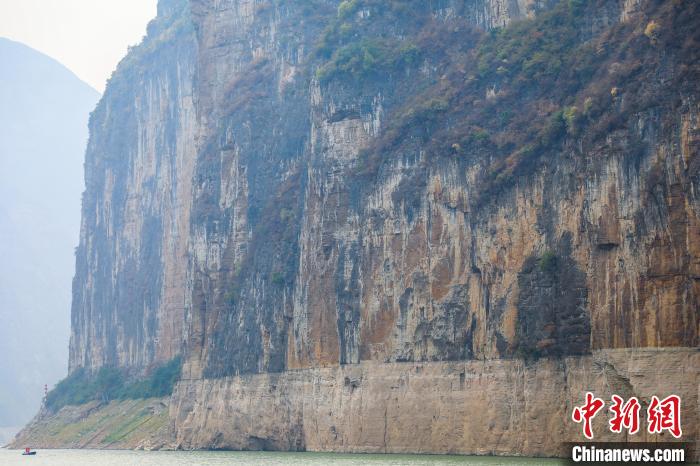 圖為瞿塘峽兩岸壯麗景致。　梁欽卿 攝