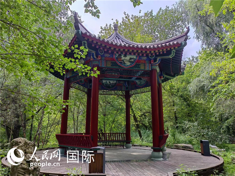 莫斯科中國貿易中心的中式園林“華銘園”一角。人民網(wǎng)記者 申亞欣攝