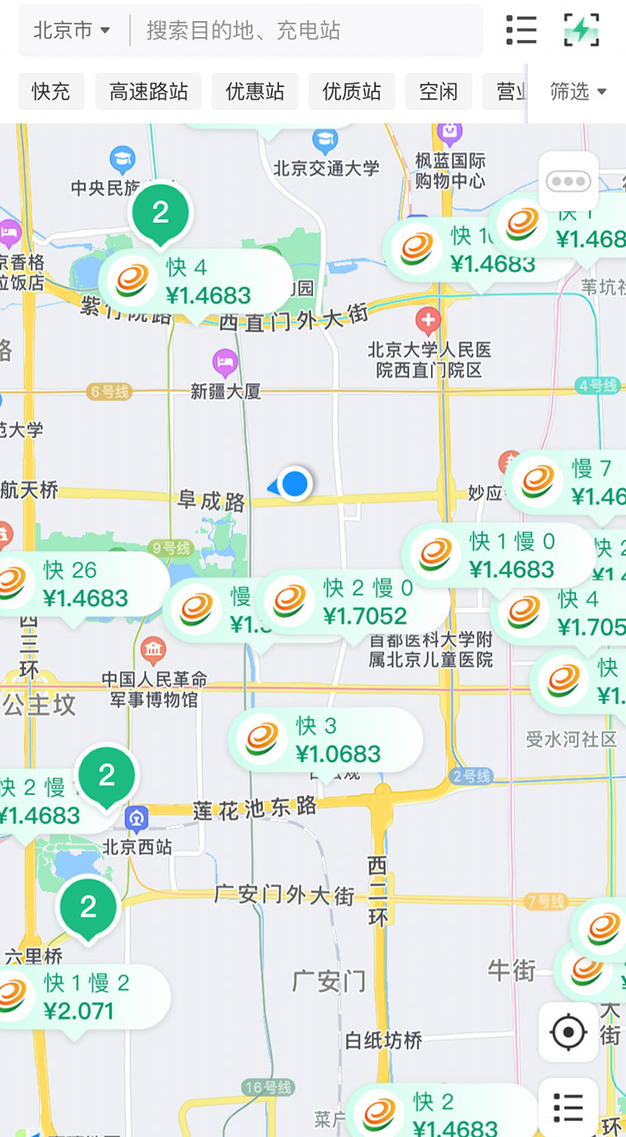 中新財經(jīng)查詢(xún)相關(guān)充電APP發(fā)現，電價(jià)平峰時(shí)段，快充樁的價(jià)格普遍在1.4元度左右。